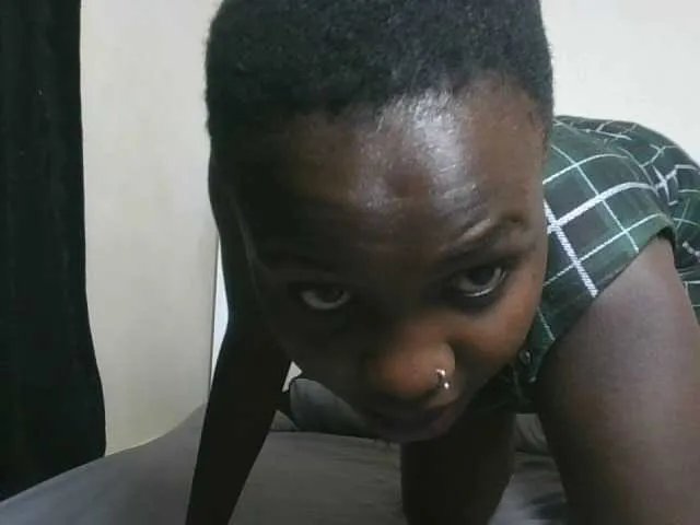 QueenBee25 — Freechat on BongaCams