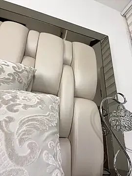 ALISSON_FOXXX1 on StripChat