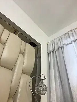 ALISSON_FOXXX1 on StripChat