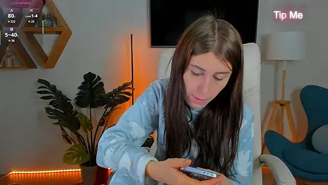 Hailey_Green — cream on my boobs