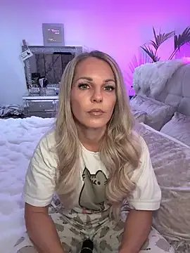 JulieSol — Show Boobs 5 min