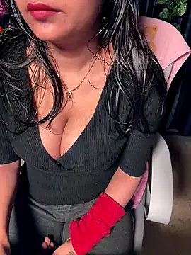 Lucky_Flora on StripChat