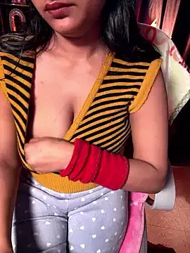 Lucky_Flora on StripChat