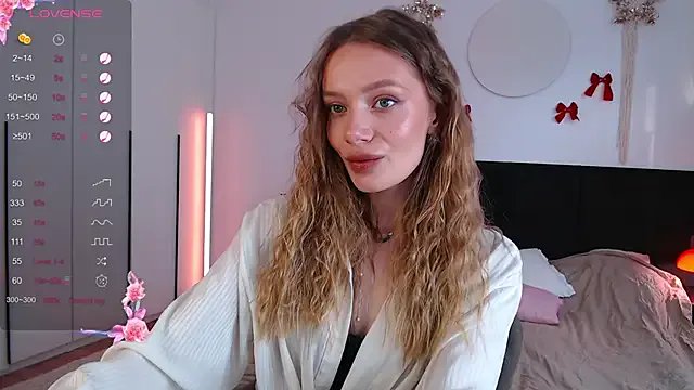 LunaticaBae — Hellosend u kiss