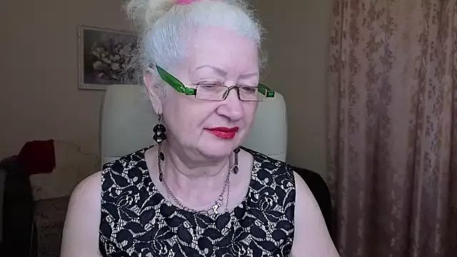 Maya_Mayflower on StripChat