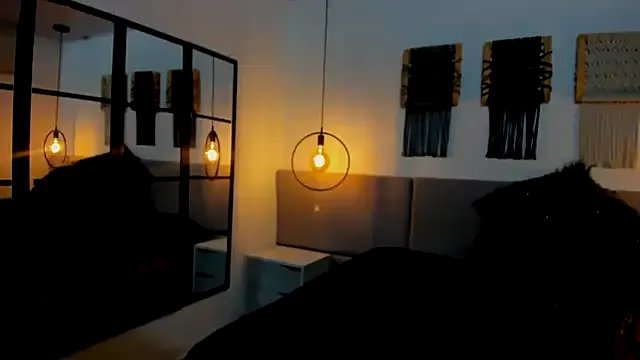 Sweet_camille on StripChat