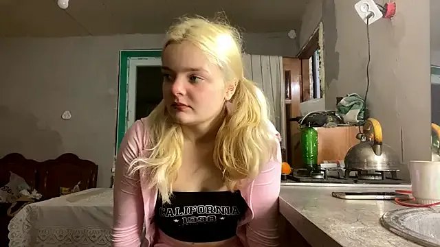 TuTimmer — Lick my lips close to cam