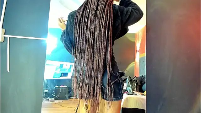 YayaHilton — Rub clit with panties