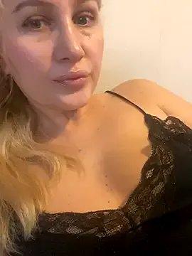 YourBlondee on StripChat