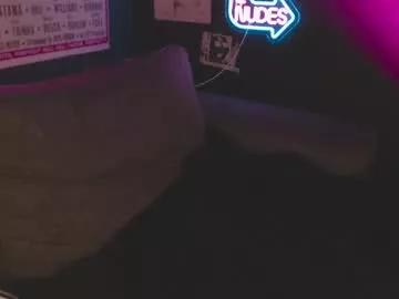 Check-out your craziest wishes with our pick of gaming cams models, featuring big knockers, round tails and tight twats.