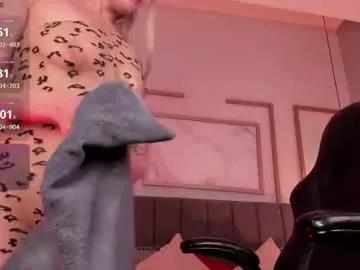 lara_bombshell from Chaturbate