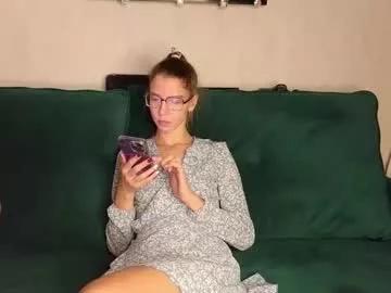lisi4ka_basik33 from Chaturbate