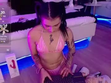 Check-out your craziest wishes with our pick of gaming cams models, featuring big knockers, round tails and tight twats.