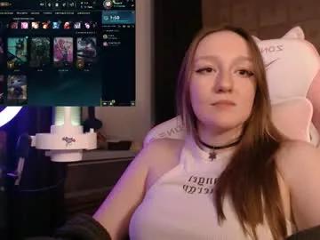 Check-out your craziest wishes with our pick of gaming cams models, featuring big knockers, round tails and tight twats.