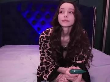 nanamilovestomoe from Chaturbate is Freechat