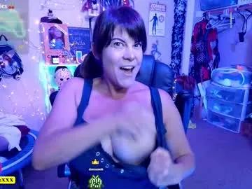 Check-out your craziest wishes with our pick of gaming cams models, featuring big knockers, round tails and tight twats.