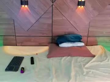 Check-out your craziest wishes with our pick of gaming cams models, featuring big knockers, round tails and tight twats.