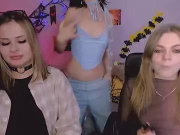 Check-out your craziest wishes with our pick of gaming cams models, featuring big knockers, round tails and tight twats.