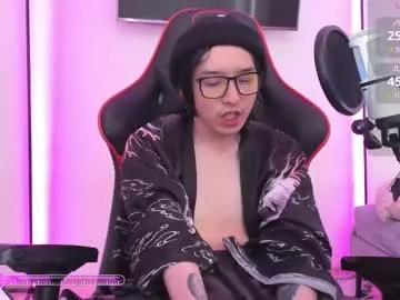 Check-out your craziest wishes with our pick of gaming cams models, featuring big knockers, round tails and tight twats.
