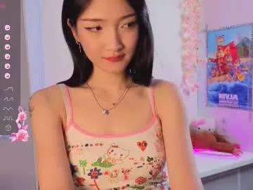 yung_leana model from Chaturbate