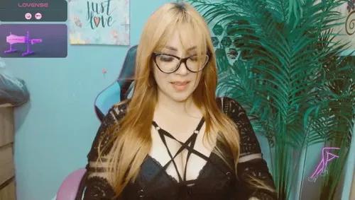 Check-out your craziest wishes with our pick of gaming cams models, featuring big knockers, round tails and tight twats.