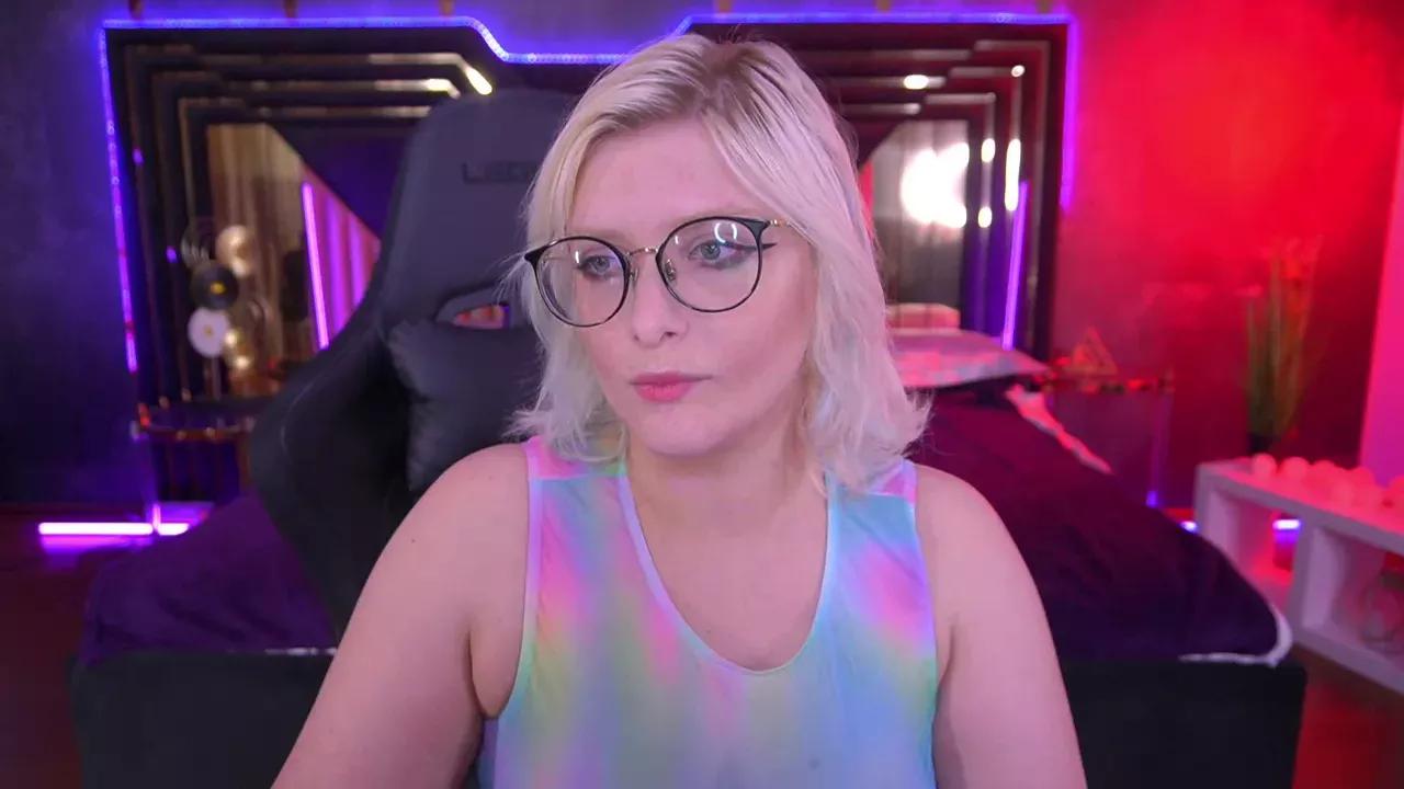 Check-out your craziest wishes with our pick of gaming cams models, featuring big knockers, round tails and tight twats.
