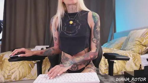 Check-out your craziest wishes with our pick of gaming cams models, featuring big knockers, round tails and tight twats.