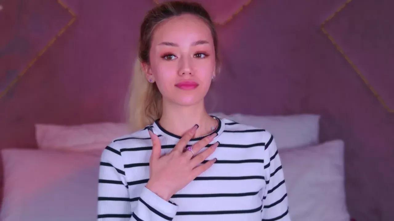 Photos of estellarich from Cherry is Freechat