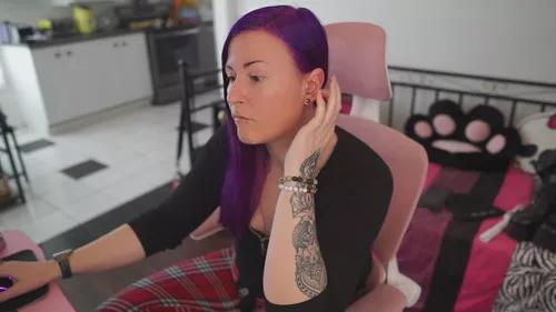Check-out your craziest wishes with our pick of gaming cams models, featuring big knockers, round tails and tight twats.