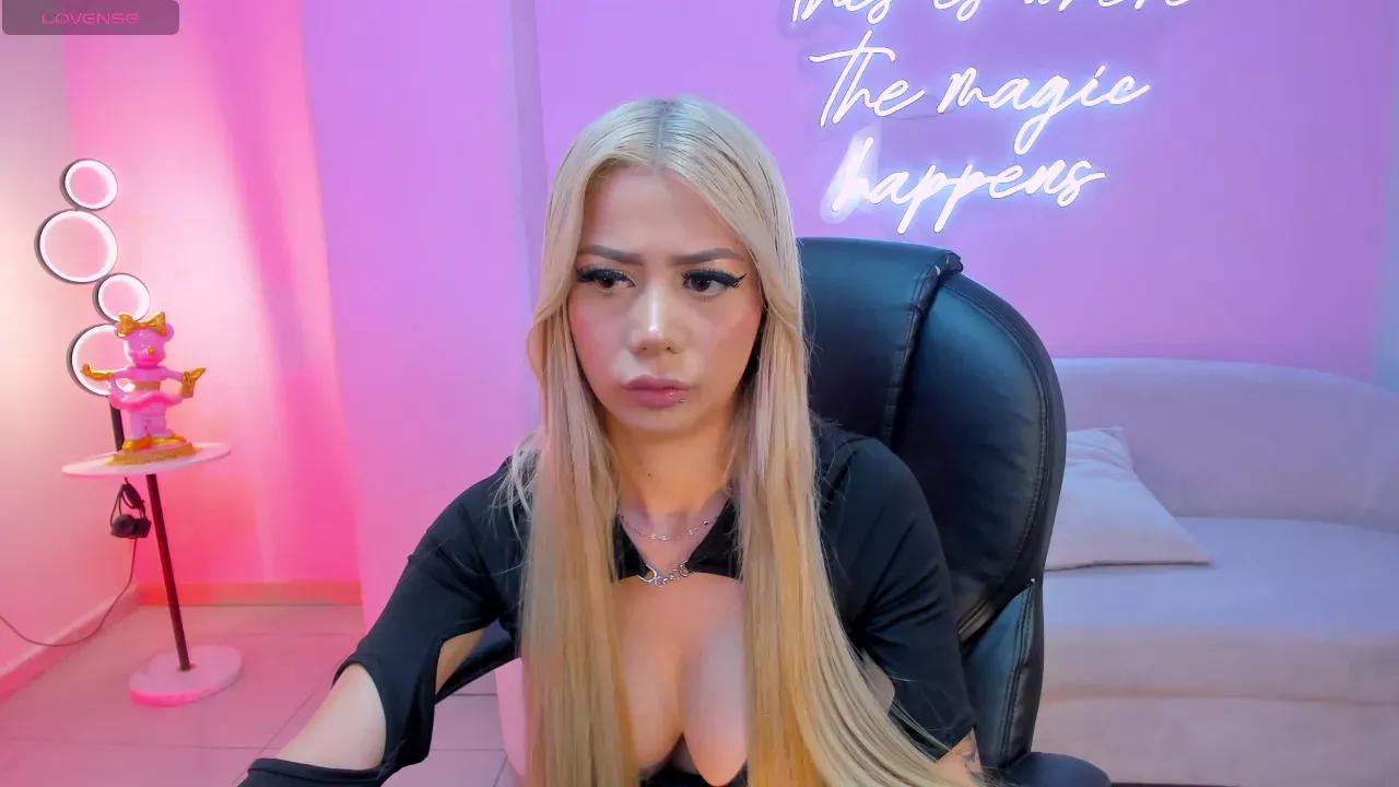 Check-out your craziest wishes with our pick of gaming cams models, featuring big knockers, round tails and tight twats.