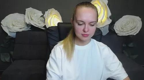 khaleesimoon from Cherry is Freechat