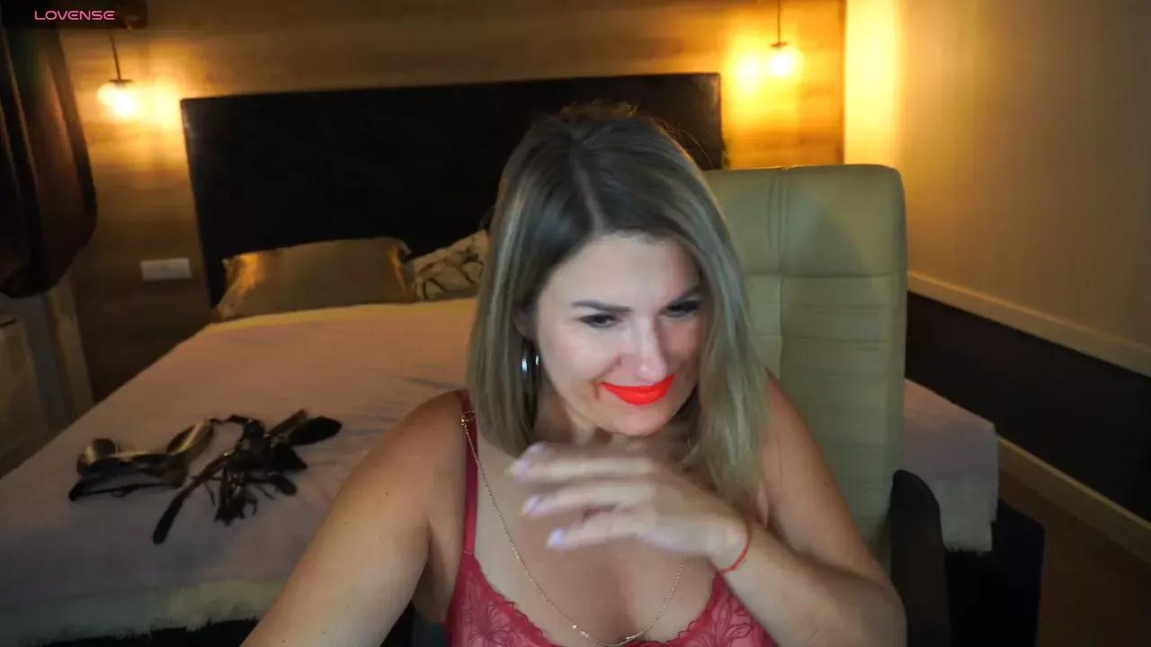 Check-out your craziest wishes with our pick of gaming cams models, featuring big knockers, round tails and tight twats.