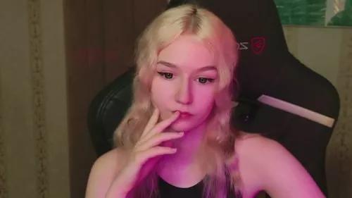 naomiloys from Cherry is Freechat