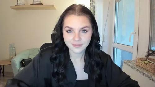 oliviaa19 from Cherry is Freechat