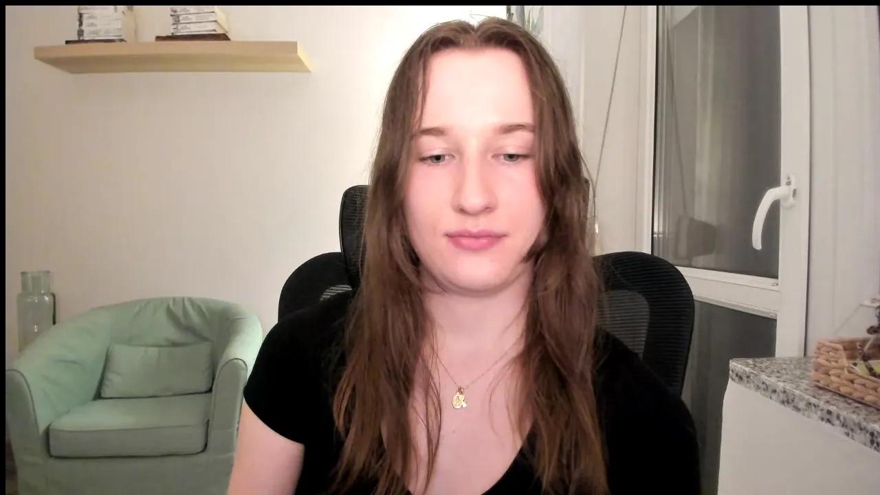 oliviaa19 from Cherry is Freechat