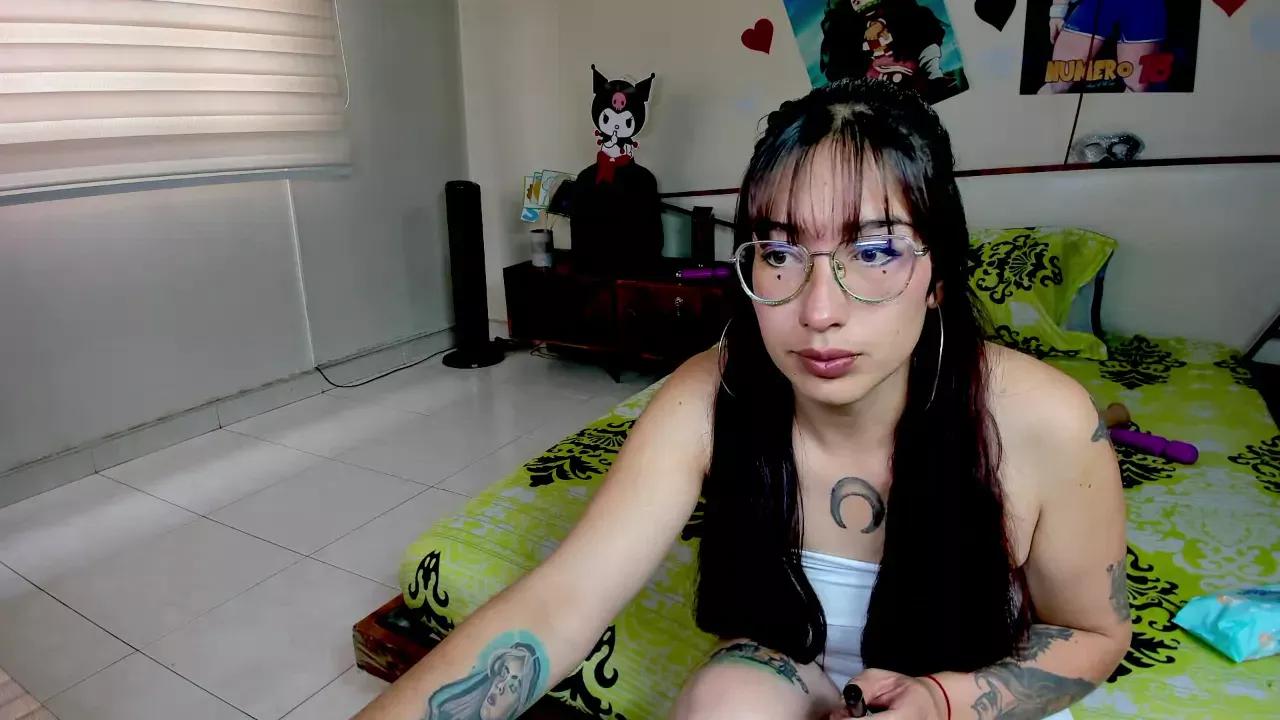 Photos of orianalovesex from Cherry is Freechat