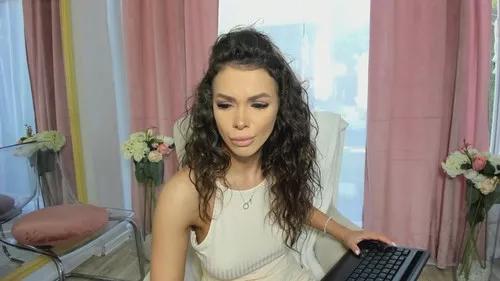 selenareeves from Cherry is Freechat