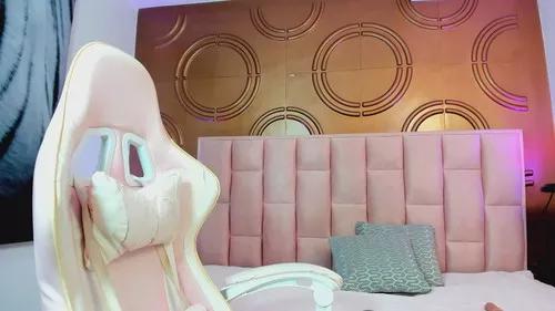 Check-out your craziest wishes with our pick of gaming cams models, featuring big knockers, round tails and tight twats.