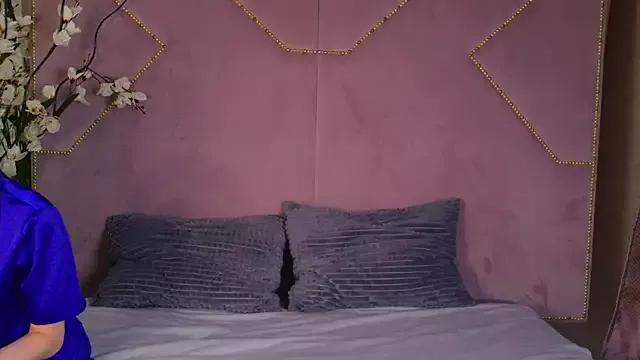 4example_Chloe from StripChat is Freechat
