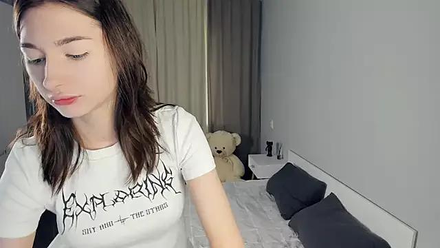 Check-out your craziest wishes with our pick of gaming cams models, featuring big knockers, round tails and tight twats.