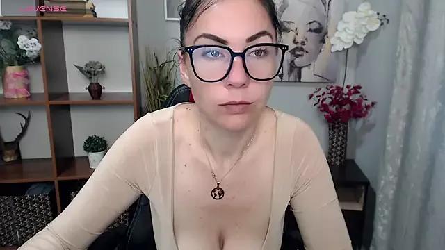 _CherryQueen_ from StripChat is Freechat