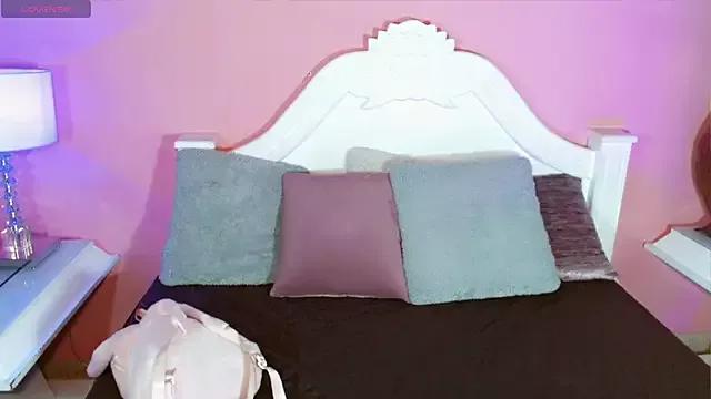 _IsabellaRousse from StripChat is Freechat