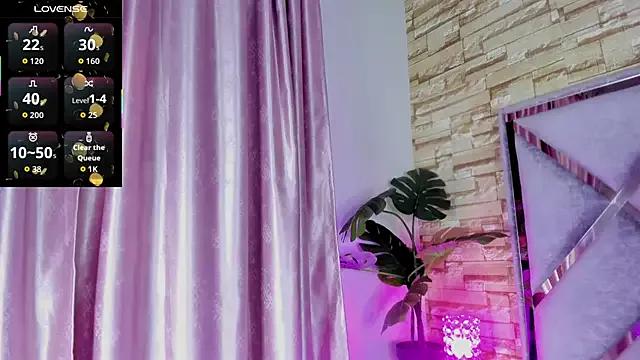 Check-out your craziest wishes with our pick of gaming cams models, featuring big knockers, round tails and tight twats.