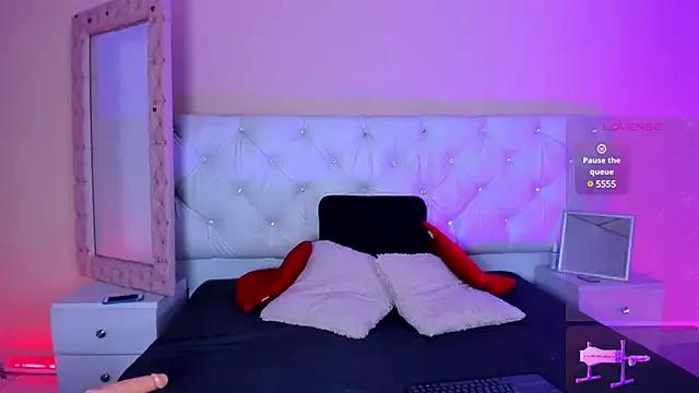 Check-out your craziest wishes with our pick of gaming cams models, featuring big knockers, round tails and tight twats.