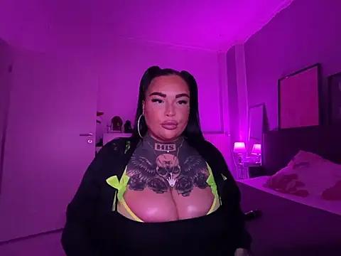 Check-out your craziest wishes with our pick of gaming cams models, featuring big knockers, round tails and tight twats.