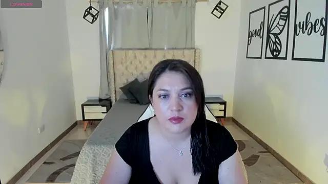 _p_a_u_l_a_ from StripChat