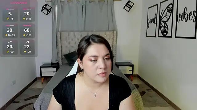 _p_a_u_l_a_ from StripChat