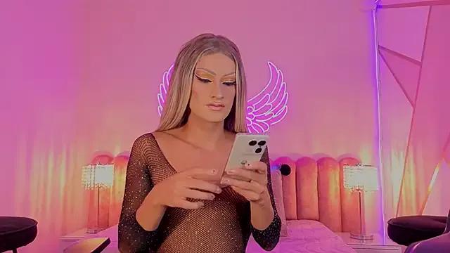 Check-out your craziest wishes with our pick of gaming cams models, featuring big knockers, round tails and tight twats.