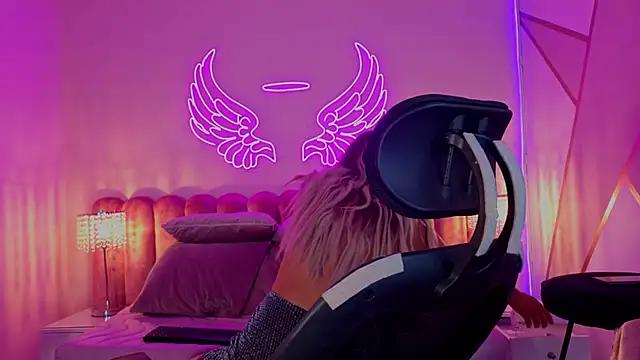 Check-out your craziest wishes with our pick of gaming cams models, featuring big knockers, round tails and tight twats.