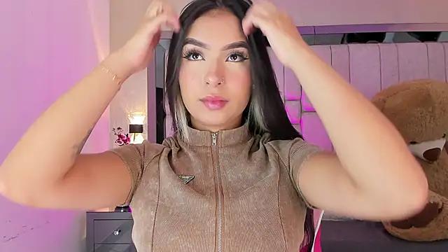 Check-out your craziest wishes with our pick of gaming cams models, featuring big knockers, round tails and tight twats.